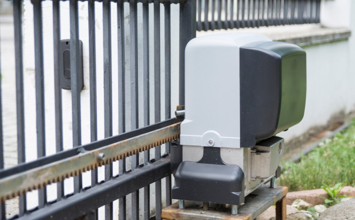 как выбрать откатные ворота для узкого проезда