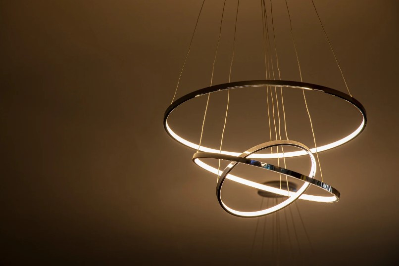 В чем причины популярности точечных светильников